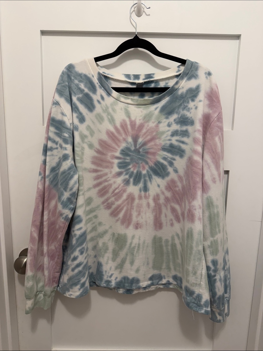 Alya By Francescas Pastel Tie-Dye Crewneck Sweatshirt in Blue, Pink & Green